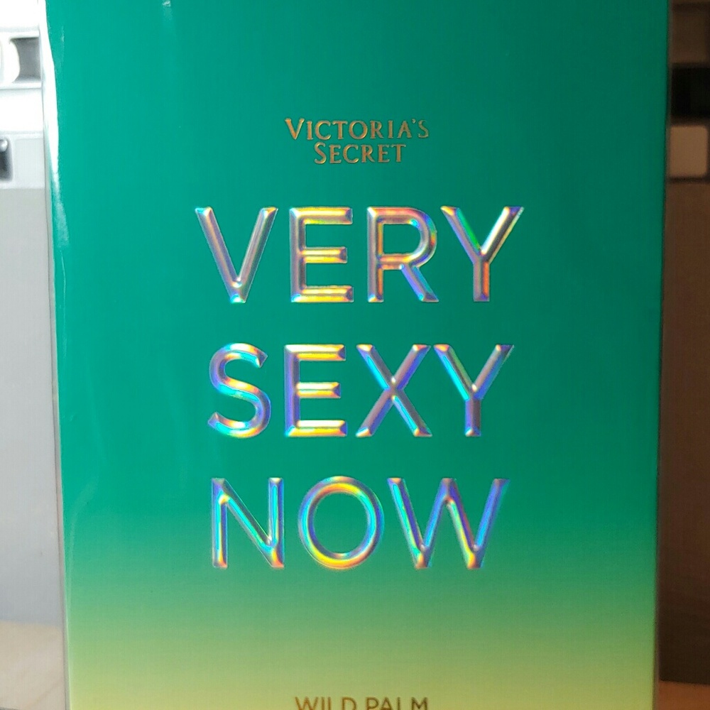 SOLD 🆕WT VS Sexy Now Wild Palm
